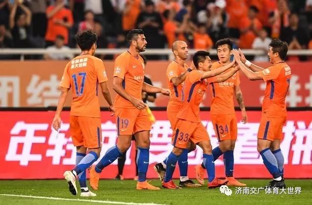  法甲揭幕战卫冕冠军险胜升班马  